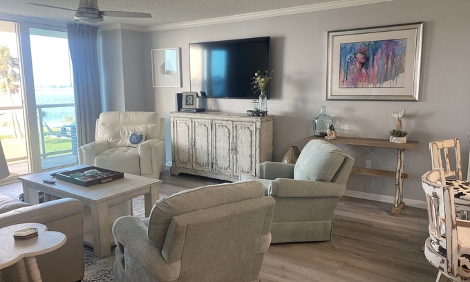 Villa Sabine Condo | Renovated 1-Bedroom at Sabine Yacht and Racquet Club