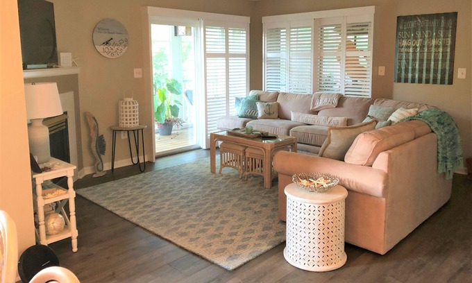 Bethany Beach Condo | Renovated Lake View Condo in Sea Colony with Premium Amenities