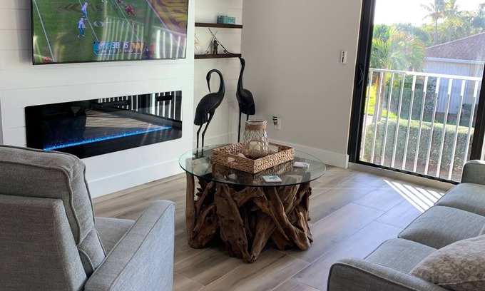 Fort Pierce Shores Villa | Remodeled Waterfront Villa with Pool & Ocean View
