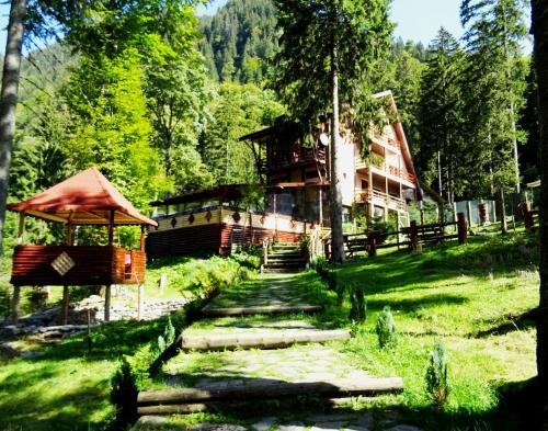 Capatanenii Pamanteni House | Family-Friendly Stay at Complex Vila Balea with Dining Options