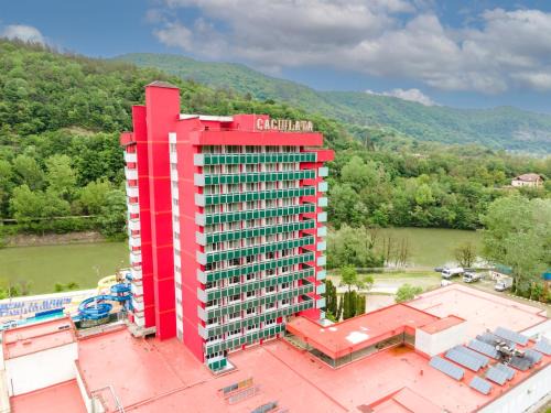 Caciulata Hotel | Welcoming Complex Balnear Cozia: Ideal for Families & Accessibility