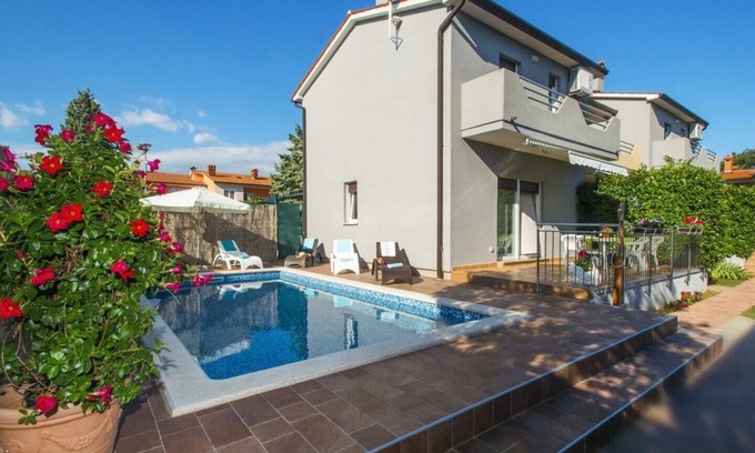 Strmac House | Family-Friendly Complex Dora: Oceanfront Stay with Pool
