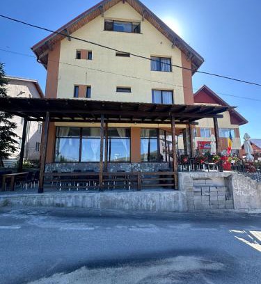Ranca Resort | Scenic Complex Panoramic: Pet-Friendly Getaway with Dining