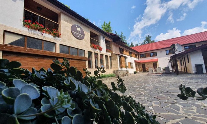 Firiza Hotel | Inviting Complex Turistic Caprioara: Family-Friendly Stay