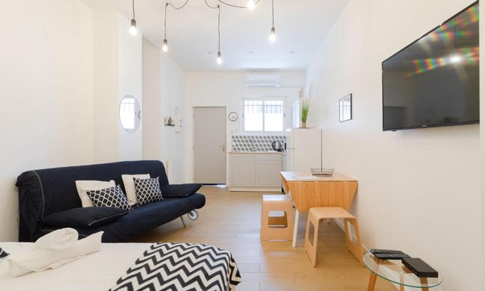 4th Arrondissement House | Pet-Friendly Oceanfront MaisonMars with Breakfast & Parking