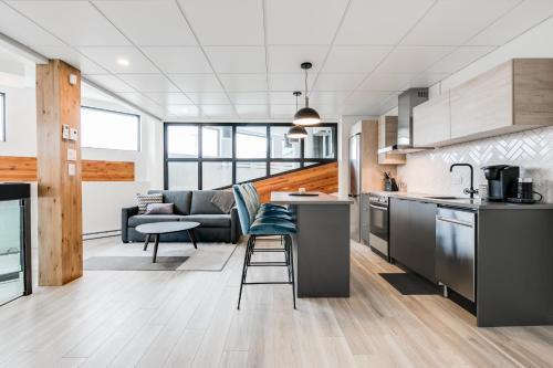 Laval Apartment | Explore Complexe La Voûte: 4-Star Family-Friendly Retreat