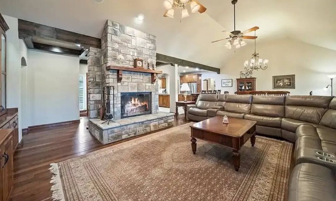 Vinita House | Compound on Lake - Gameroom/Dock/Pool/Hot tub - Sleeps 37