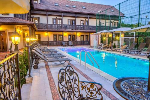 Vladeni Resort | Discover Conacul Ambient: 5-Star Retreat with Ocean Views
