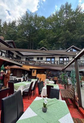 Traisteni House | Conacul Dascălu