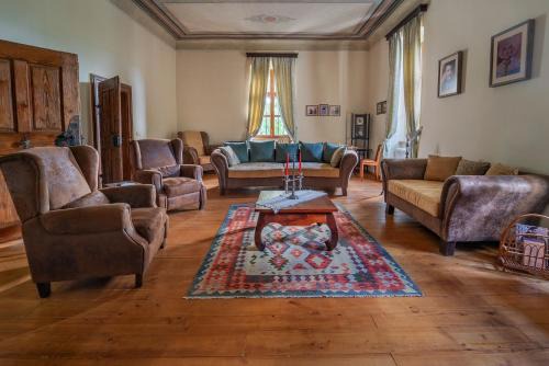 Moacsa House | Explore Conacul Gaal Kuria: Family-Friendly Haven with Hot Tub