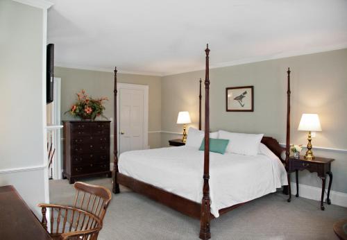 Concord Hotel | Experience Comfort at Concord's Colonial Inn – Pet Friendly Stay
