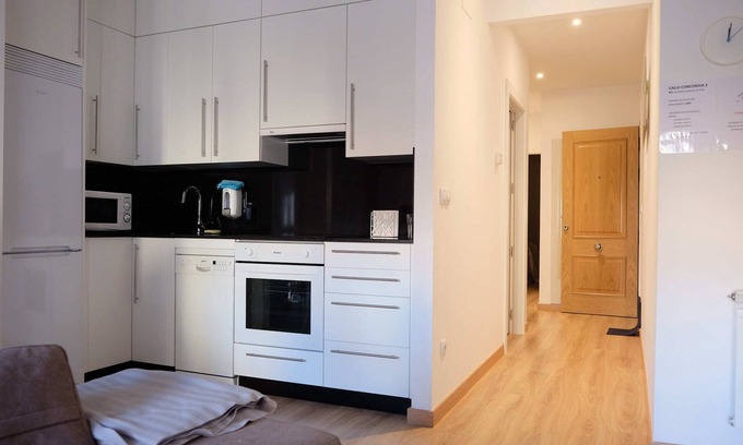 Ourense Apartment | Exceptional Concordia 3A: Family-Friendly with Spa Access