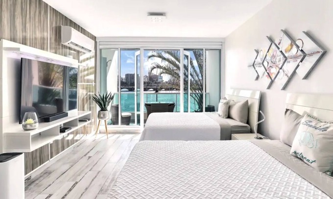 San Juan Antiguo Condo | Relax at Condado Breeze with Pool, Ocean View & Spa