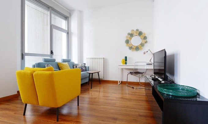 Zaragoza Old Town Apartment | Family-Friendly Condesa de Bureta with Garage Included