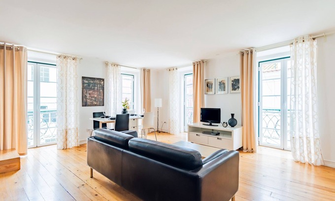 Sacramento Apartment | Experience the Convenience of Condessa Central Duplex