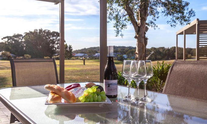 Salamander Bay Apartment | Oceanfront Condo 105 at Horizons Golf Resort - Salamander Bay