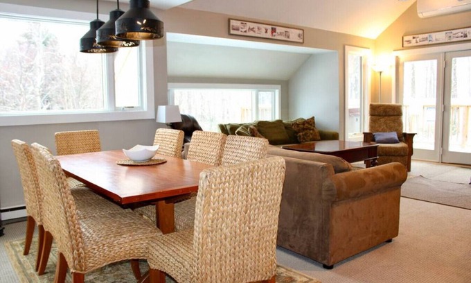 Central Vermont- Killington Apartment | Relaxing Condo #8 with Hot Tub & Scenic Views