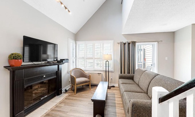 Craigleith Apartment | Family-Friendly Condo 916 with Hot Tub at North Creek Resort