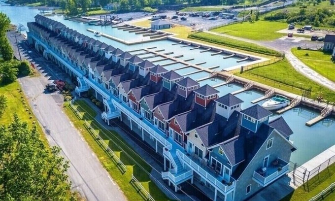 Alexandria Bay Condo | Tranquil Bay Condo with Private Boathouse & Premier Amenities