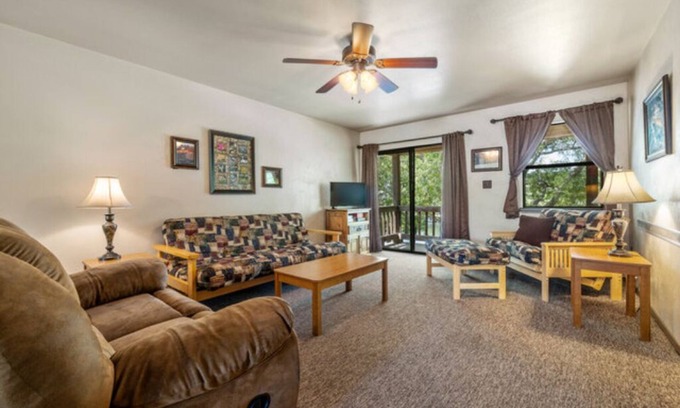 Burnet Condo | Family-Friendly Condo C with Lake View & Pool Amenities