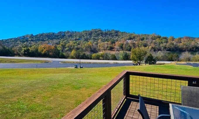 Holiday Island House | Green Meadow 02: Perfect Lake Access Near the Marina