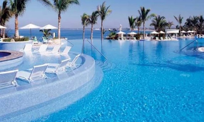 Cerritos Hotel | Discover Condo EM: Poolside Escape with Family-Friendly Perks