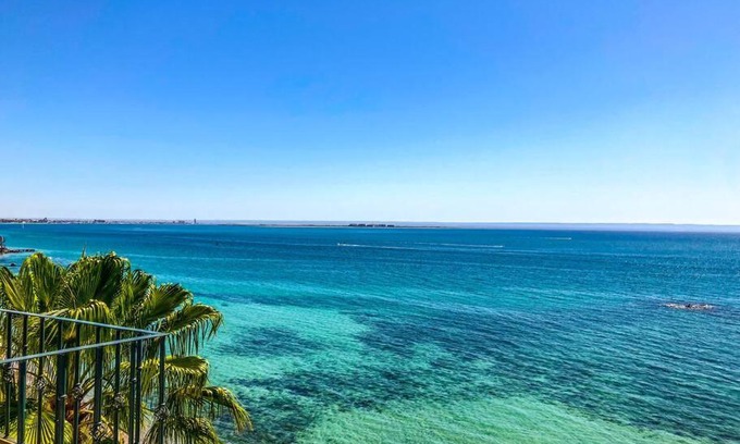 La Paz Apartment | Beachfront Condo with Spectacular Views & Pool Access