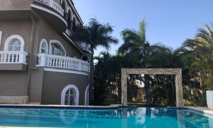 Al-'Atarin Apartment | Exclusive King Maryout Condo with Private Infinity Pool