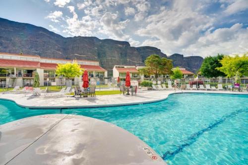 Quincy Apartment | Oceanfront Condo in Crescent Bar with Pool & Hot Tub