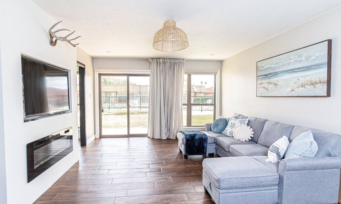 Palm Valley Condo | Guest Rated: Top Condo with Pool & Spa in Harlingen, TX