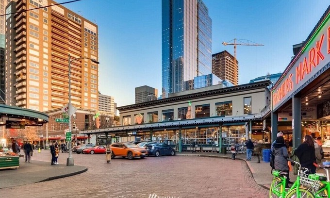 Downtown Seattle Condo | Prime Condo in Seattle's Pike Place Market - Rated 10/10!