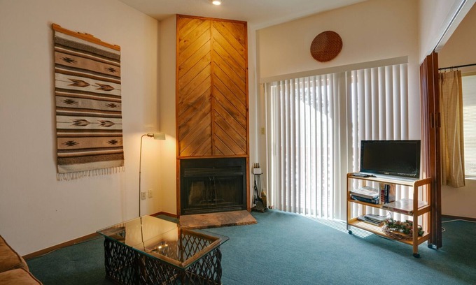Angel Fire Condo | Ideal 1BR Condo Steps from Chile Express with Breakfast