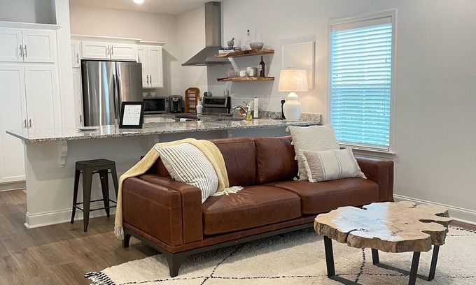 Aiken Condo | Pet-Friendly Townhome Steps from Downtown Aiken's Alley