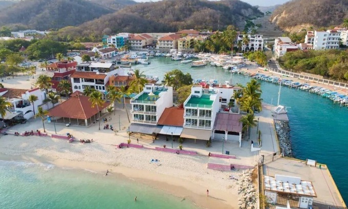 Crucecita Hotel | Relaxing Condo Mir with Spa & Family-Friendly Amenities