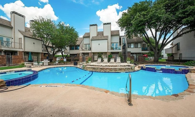 Fort Worth Condo | Ideal Condo near Dickey's Arena with Pool & Spa Access