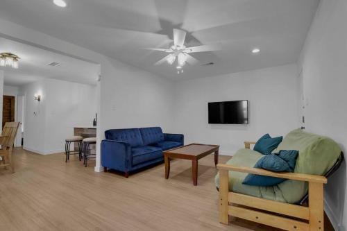 Riverside Apartment | Inviting Condo Steps from Downtown Austin with Pool Access