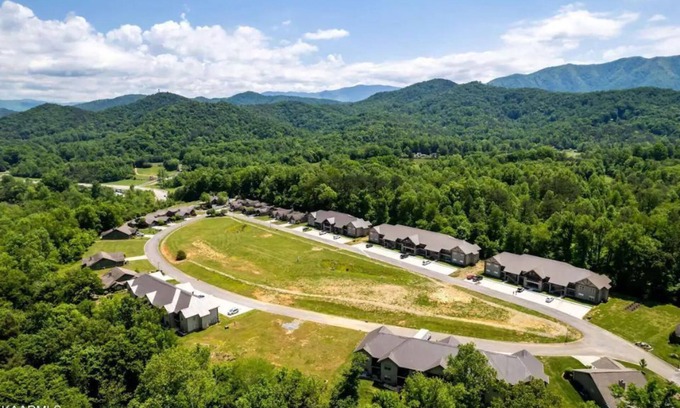 Townsend Condo | Relax in a Smoky Mountain Condo with Pool Access