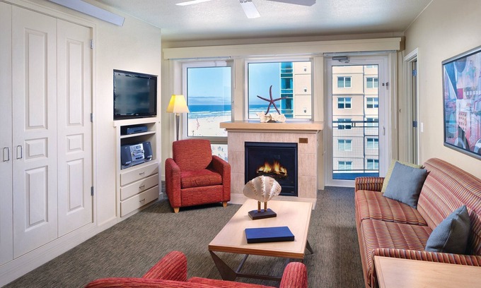 Seaside Condo | Beachfront Condo in Seaside with Pool & Spa Amenities