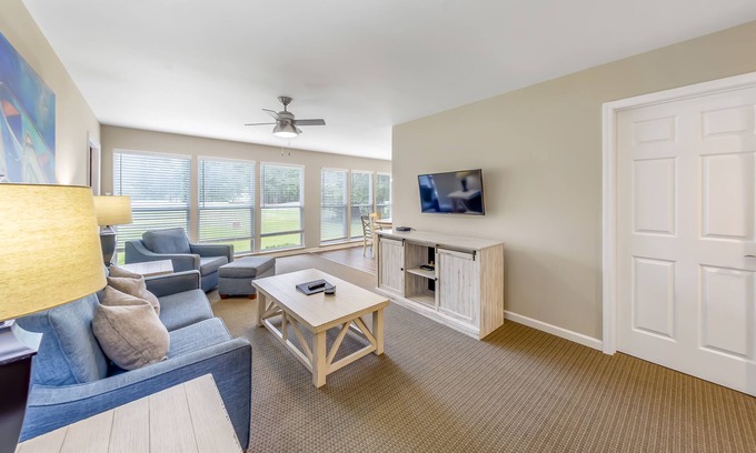 Fairfield Harbour Condo | Golf Course Retreat with Pool, Spa & Family-Friendly Amenities