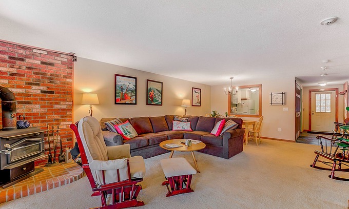 North Conway Condo | Inviting Condo with Cranmore Views, Pool & Tennis Access