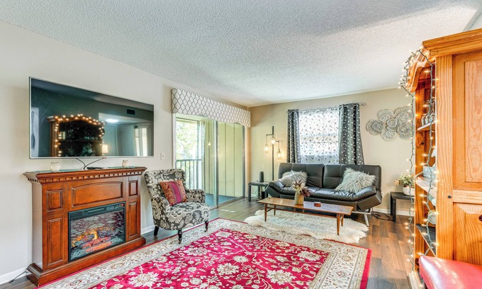 Deltona Lakes Condo | Condo w/Pool & Beach Access Near Theme Park