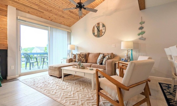 South Haven House | Family-Friendly Condo with Pool Near Beaches and Bars