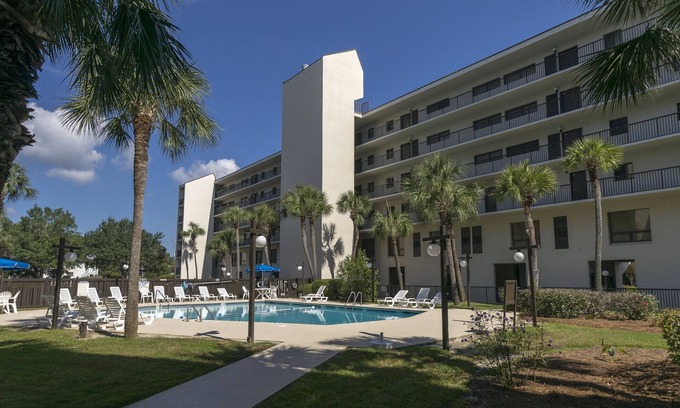 North Litchfield Beach Condo | Beachfront Condo with Pool & Easy Access to Litchfield