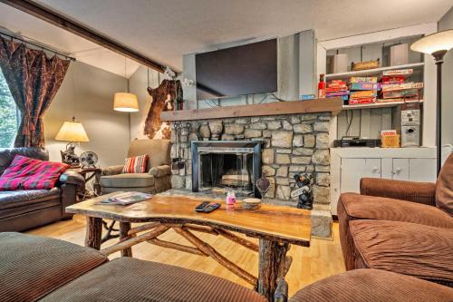 Sugar Mountain Apartment | Cozy Condo with Deck - Steps from Sugar Mountain Fun!