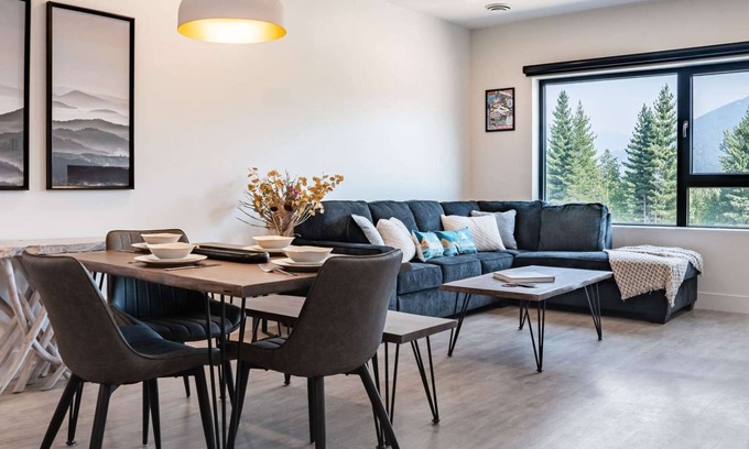 Revelstoke Condo | Unwind in a Hot Tub Condo Near Slopes and Greens