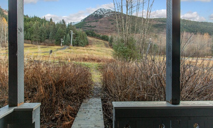 Alyeska Apartment | Elegant Condo with Scenic Views and Ski Access