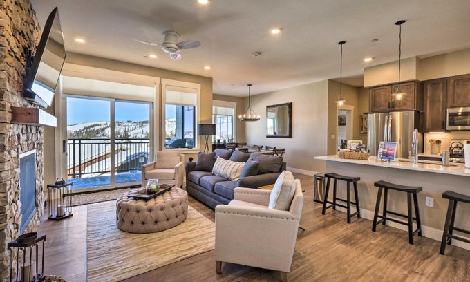 Winter Park Apartment | Inviting Condo with Spectacular Views Just Steps from Main St