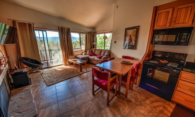 Angel Fire Condo | Cozy 1 Bedroom Condo with Loft, Steps from the Slopes
