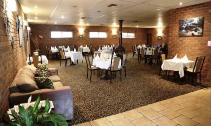Condobolin Hotel | Comfortable Condobolin Motor Inn with Pool & Breakfast