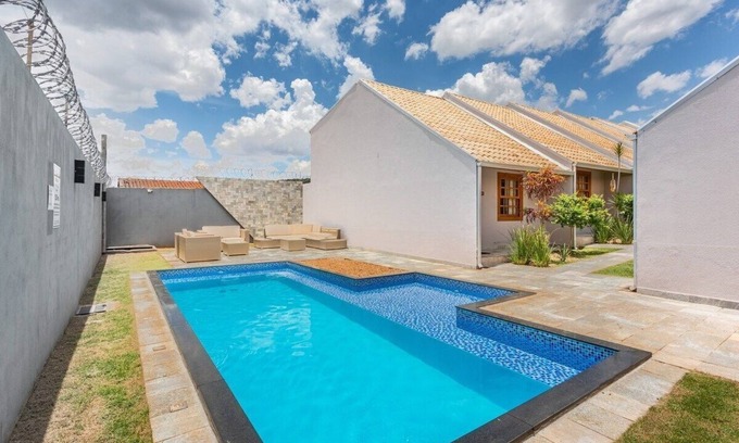 Old Town Ski Chalet | Guest Rated 10/10: Condomínio Vila Bela with Pool & Kitchen
